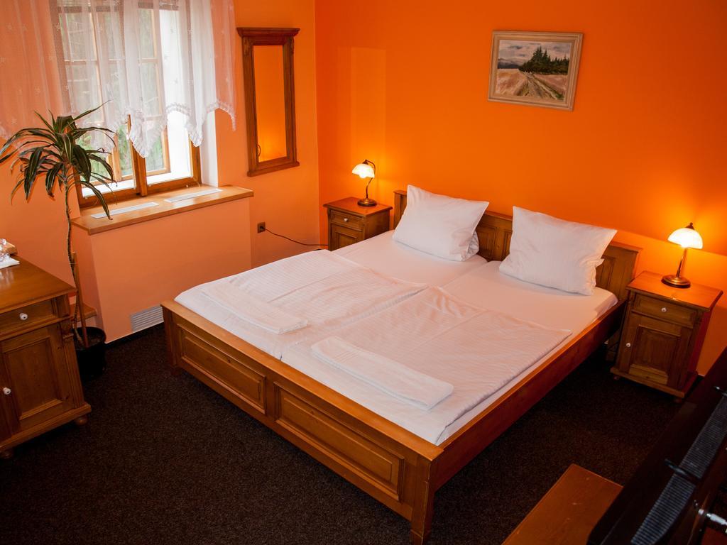 Hotel A Restaurace U Hrncire Kutná Hora Rum bild